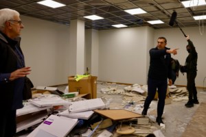 Πέθανε η μητέρα της Μπέτυς Μπαζιάνα - Ακύρωσε την ομιλία του στη Βουλή ο Αλέξης Τσίπρας