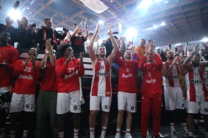 Ολυμπιακός-Παναθηναϊκός 76-74: Νίκη θρίλερ "κλειδώνοντας" μαθηματικά τα play offs- Άσεμνη χειρονομία από Ναν