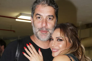 Δέσποινα Βανδή - Μελίνα Νικολαΐδη: Μαμά και κόρη με casual λουκ στους δρόμους της Γλυφάδας [εικόνες] - εικόνα 2