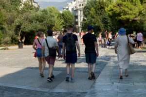 Παγώνη: Επιστροφή στα σχολεία χωρίς μάσκες - Μολυσματική η "Κένταυρος", αλλά δεν προκαλεί θανάτους