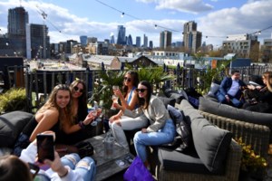 "Takis": Το πειραματικό εμβόλιο της Ιταλίας που δανείστηκε το όνομα του από τα ελληνικά