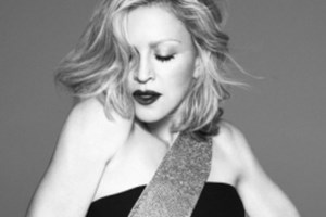 Δείτε τη Μαντόνα να μαγειρεύει με τον σύντροφο και τα παιδιά της