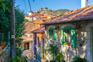 Στο Λουτράκι ο γηραιότερος φούρναρης της χώρας - 64 χρόνια δίπλα στη φωτιά του ξυλόφουρνου με μεράκι - εικόνα 2