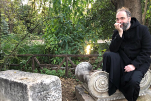 Ανδρέας Κονάνος: Ο τέως ιερέας με τους 265.000 ακόλουθους σπάει τη σιωπή του - Όλα είναι ψέματα [Βίντεο]