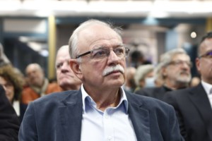 Χαμόγελα στο Μαξίμου, "κατήφεια" στην αντιπολίτευση μετά την παραίτηση Τσίπρα- Ετοιμος για νέο κόμμα