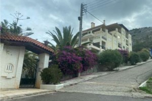 Πλειστηριασμοί: Δεύτερη ευκαιρία για οικόπεδο - φιλέτο στην παραλιακή και κατάστημα στη Γλυφάδα