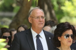 Τρίτος και... καταϊδρωμένος ο ηθοποιός Χάρης Ρώμας στον δήμο Χαλανδρίου - εικόνα 2