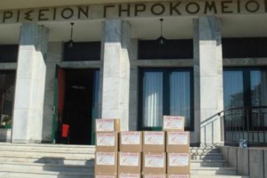 Θεσσαλονίκη: Τραμπούκισαν κλιμάκιο του ΕΟΔΥ που έκανε rapid tests - "Έχετε 10' να φύγετε π@υτ@νες" (video)