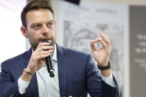 Στηρίζει Κασσελάκη ο Αντώναρος: Όλοι αυτοί που αποχωρούν από τον ΣΥΡΙΖΑ θα πάρουν 0,75%, άντε 2% [βίντεο]