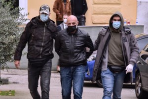 Έγκλημα στη Γλυφάδα: Τα υπέρογκα χρέη του 51χρονου και η χαριστική βολή στον σύντροφο της μητέρας του