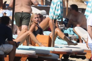 Σε καραντίνα η Τούνη μετά τις διακοπές σε Μύκονο, Κρήτη, Σαντορίνη, Χαλκιδική - Φίλοι της θετικοί στον κορονοϊό - εικόνα 3