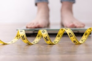 Λιγότερες θερμίδες, περισσότερα χρόνια ζωής - Τι έδειξε νέα έρευνα στο Nature