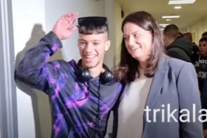 "Έχω καφέ ζώνη στο καράτε - Δέρνω γονείς": Καταγγελίες για καθηγήτρια αγγλικών στη Λέσβο ότι απειλεί μαθητές της