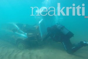 Πανικός σε γειτονιά του Ηρακλείου: Άντρας ανέβηκε σε στέγη ετοιμόρροπου σπιτιού και φώναζε "αστυνόμε παραδίνομαι" - εικόνα 2