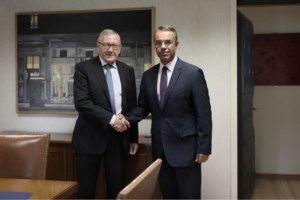 Σκέρτσος στο Φόρουμ Δελφών: Οι ιδιώτες να ρίξουν χρήματα σε επενδύσεις και κατανάλωση - εικόνα 2