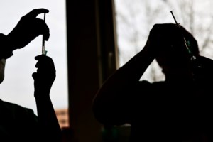 Εμβολιασμοί: Σχεδόν τριπλασιάστηκαν τα ραντεβού από τους άνω των 60 μετά τις ανακοινώσεις Μητσοτάκη