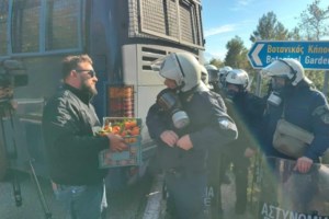 Aγρότες: Σήκωσαν τις μπάρες στο Αντίρριο, ένταση και χημικά από την ΕΛΑΣ στο Ρίο - Ολα τα μπλόκα - εικόνα 2