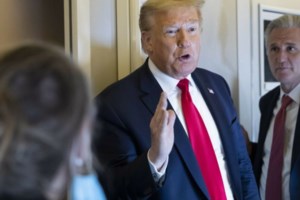 Τραμπ: "Βουτιά" στα ποσοστά του για τη διαχείριση της πανδημίας του κορονοϊού