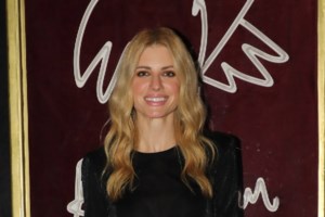 Σε κοσμικό πάρτι στην Αθήνα η εγκυμονούσα Ευαγγελία Αραβανή και ο επιχειρηματίας σύντροφός της - εικόνα 5