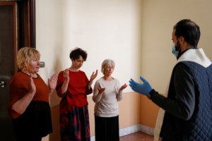 Κορονοϊός: Τέλη Απριλίου τα πρώτα τεστ εμβολίου για τον ιό στον άνθρωπο