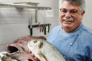 Λαζάρου: Γιατί δεν άνοιξε το εστιατόριο του - "Τσουβαλιάζονται τα εστιατόρια, τα καφέ και τα καφέ μπαρ" [βίντεο]