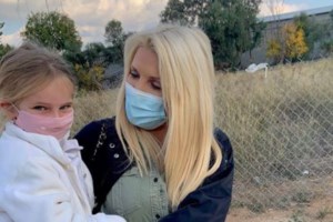 Βάσω Λασκαράκη: Στόλισε το υπέροχο, πανύψηλο χριστουγεννιάτικο δέντρο της [εικόνα]