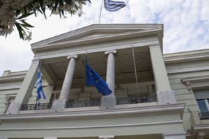 Συμβολικό "μήνυμα" Πάιατ: Επίσκεψη στη βάση της Σούδας αύριο μαζί με τον Νίκο Παναγιωτόπουλο - εικόνα 2