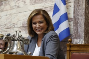Ο Μητσοτάκης "διαφημίζει" το κυβερνητικό έργο ενώ ο ΣΥΡΙΖΑ διαλύεται και το ΠΑΣΟΚ ψηφίζει - Νέα εμφάνιση Σαμαρά-Καραμανλή - εικόνα 3