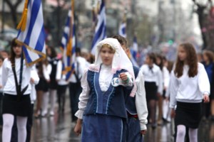 28η Οκτωβρίου: Οι δρόμοι που θα κλείσουν σε Αθήνα και Πειραιά - Πώς θα κινηθούν τα ΜΜΕ