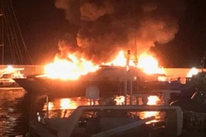 Θεσσαλονίκη: Πυρκαγιά σε λεωφορείο έξω από την Αγχίαλο	- Οι επιβάτες κατέβηκαν εγκαίρως