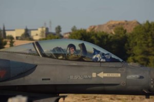 25η Μαρτίου:  Celebrities "έντυσαν" στα γαλανόλευκα τα social media -  H συγκινητική ανάρτηση της Εριέττας Κούρκουλου [Εικόνες]