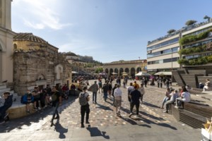 Παπαθανάσης: Η αύξηση του κατώτατου μισθού θα συμπαρασύρει κι άλλες αυξήσεις όπως στα επιδόματα