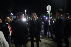 "Φρένο" Μητσοτάκη στο νομοσχέδιο για τα ομόφυλα ζευγάρια - Προσπάθεια να μεταπείσει "γαλάζιους" βουλευτές και ψηφοφόρους