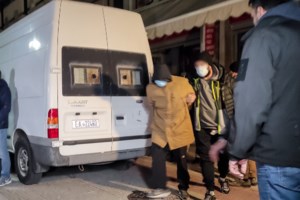 Πάτρα: Του έπεσε μαρκίζα πολυκατοικίας στο κεφάλι - εικόνα 2