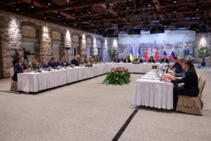 Πόλεμος στην Ουκρανία: Ο Πούτιν θα μπορούσε να συναντηθεί με τον Ζελένσκι μόνο εάν επιτευχθούν ορισμένες συμφωνίες