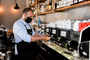 Ερευνα ΣΕΒ: Αυτό είναι το μέλλον του λιανικού εμπορίου - Online, έξυπνα καταστήματα και διασυνδεδεμένη εφοδιαστική αλυσίδα