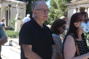 Στο Παρίσι ζει η εικαστικός κόρη του Δημήτρη Παπαδημούλη: Το μήνυμα του υπερήφανου μπαμπά - εικόνα 2