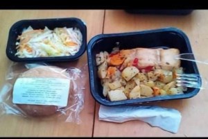 Λαμία: Εταιρεία που έστειλε μαθητές στο νοσοκομείο με δηλητηρίαση θα δίνει ξανά γεύματα - Αντιδράσεις στην απόφαση του δήμου