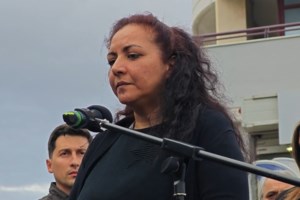 "Φοβάμαι να βγω από το σπίτι, αυτός κυκλοφορεί ακόμα": 16χρονη καταγγέλλει αρπαγή και ομαδικό βιασμό [βίντεο] - εικόνα 2