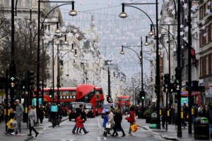 Σάλος στη Γαλλία: Ο υπουργός Παιδείας παρουσίασε τα μέτρα στα σχολεία από... θέρετρο στην Ίμπιζα