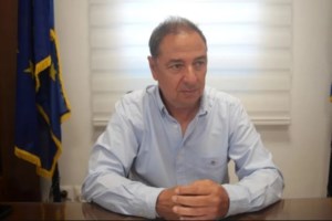 Αγωνία για τον δήμαρχο Ανατολικής Μάνης: Έπεσε από τις σκάλες του σπιτιού του και νοσηλεύεται διασωληνωμένος