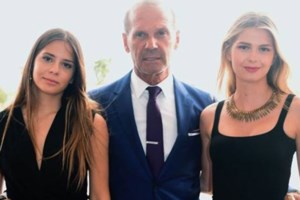 Τζένη Μπαλατσινού – Βασίλης Κικίλιας: Βόλτες στο Κολωνάκι, λίγο πριν τα γενέθλια του γιου τους [εικόνες] - εικόνα 4