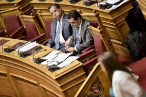 Θριάσιο Νοσοκομείο: Συνδικαλιστές υποδέχθηκαν με συνθήματα τον Άδωνι Γεωργιάδη και εκείνος τους ανέβασε στο βήμα [βίντεο] - εικόνα 2