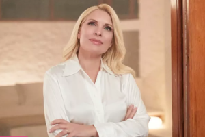 H Ελένη Μενεγάκη με δερμάτινο παντελόνι και μπότες -  Το απόλυτο total black look [εικόνες] - εικόνα 2