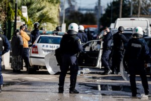Ζάκυνθος: Ψάχνουν 47χρονο για απόπειρα ανθρωποκτονίας - Έβγαλαν πιστόλι μετά από τσακωμό σε ταβέρνα
