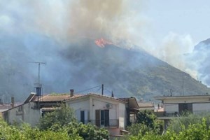 Αίγιο: Πυροσβέστες βρήκαν σορό ηλικιωμένης κατά τη διάρκεια κατάσβεσης φωτιάς σε σπίτι