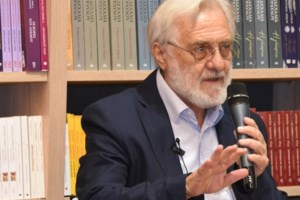 Διονύσης Σαββόπουλος: Η σπάνια εξομολόγηση στην αυτοβιογραφία του για τον καρκίνο - "Μου αφαίρεσαν μισό πνευμόνι" - εικόνα 3