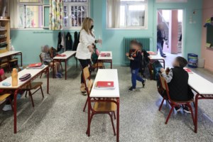 Σέρρες: Ένταση σε λαϊκή αγορά μεταξύ μικροπωλητών και αστυνομικών - Πρόστιμα σε 4 που δεν φορούσαν μάσκες [βίντεο]