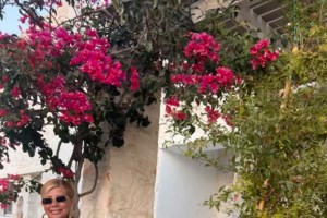 Ζήνα Κουτσελίνη: Οικογενειακώς στη Χαλκιδική - Σπάνια στιγμιότυπα με τον σύζυγο και την κόρη τους