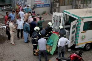 Ινδία: Παγκόσμιο ρεκόρ για 2η συνεχόμενη ημέρα με 333.000 κρούσματα κορονοϊού - Ξεμένουν από οξυγόνο τα νοσοκομεία